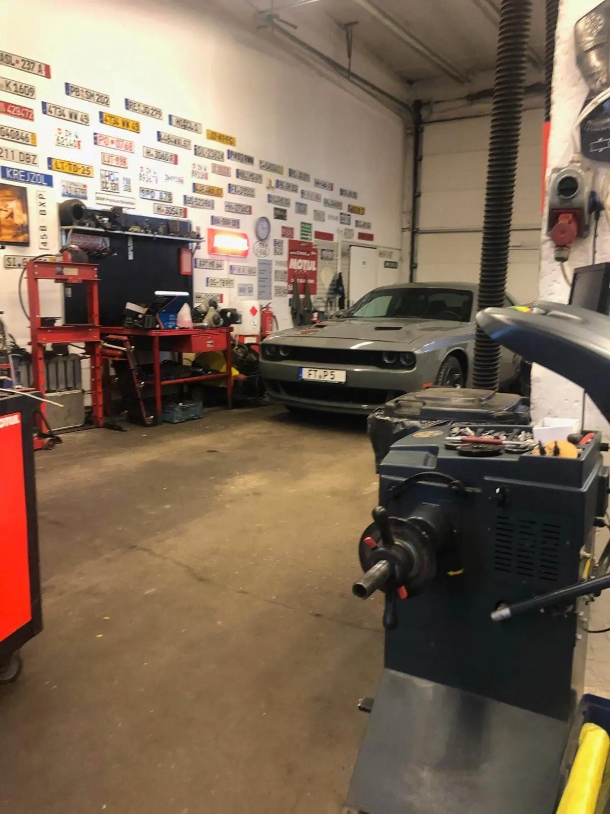 Dodge Challenger w profesjonalnym warsztacie Auto Firma Legnica